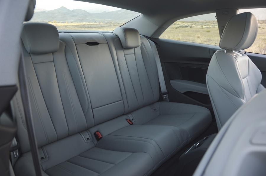 Интерьер Audi A5 Coupe 2.0 TFSI S-Line 2017 года  (ZA) (фото 5 из 26)